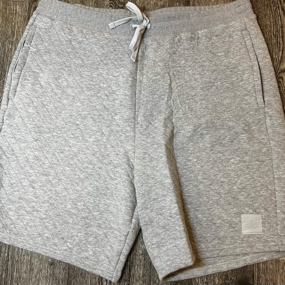 ALO Yoga Light Gray Quilted Men's Shorts. LIKE NEW!!!